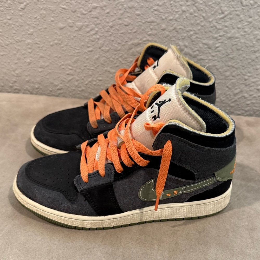 Jordan 1 SE Craft Mid Anthracite Light Olive Sneakers Size‎ 4.5y